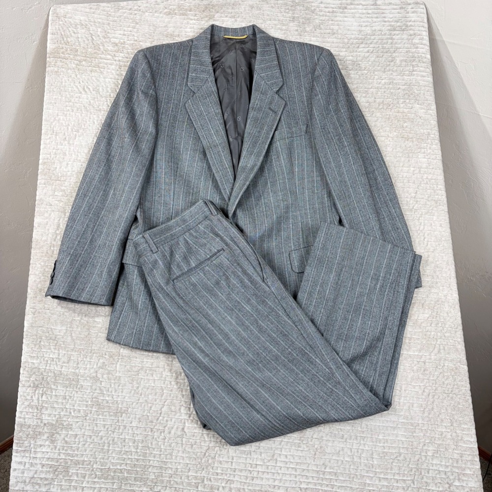 Christian Dior Grand Luxe Collection Mens Grey Pinstripe 2 Piece Suit 43R 35W